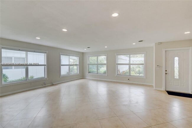 Photo - 308 N Crescent Dr
