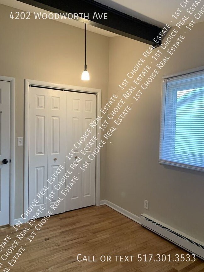 3BDR 1.5BTH Duplex in Holt Cat Friendly Townhome Townhome Rental