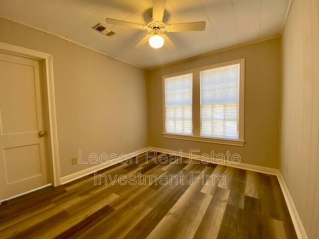 Photo - 735 Ratcliff St