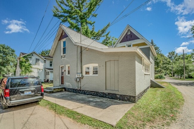 Photo - 212 W Locust St Unit A