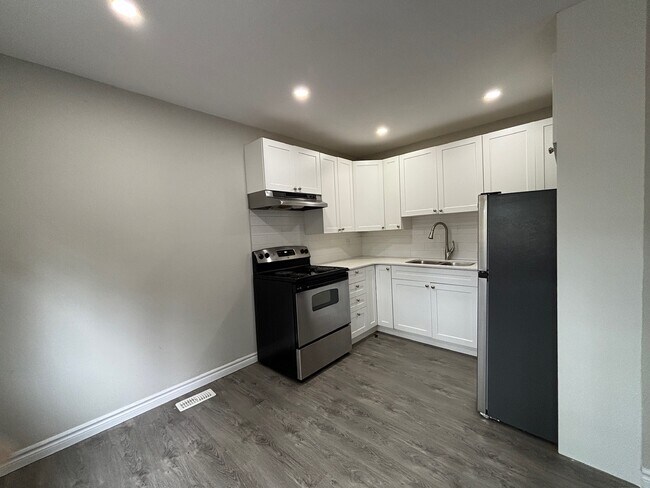 Photo - 2 Bedroom 1 Bathroom Townhome in Corunna, ON! Unit B06