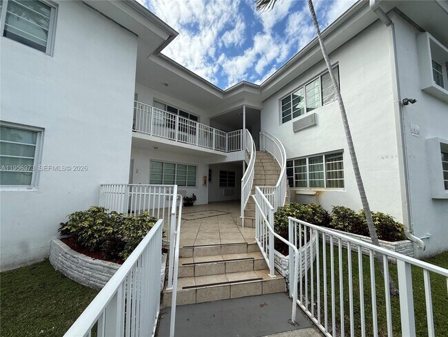 Photo - 6930 Rue Vendome Unidad 3