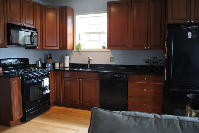 Photo - 1357 N Artesian Ave Unidad 2