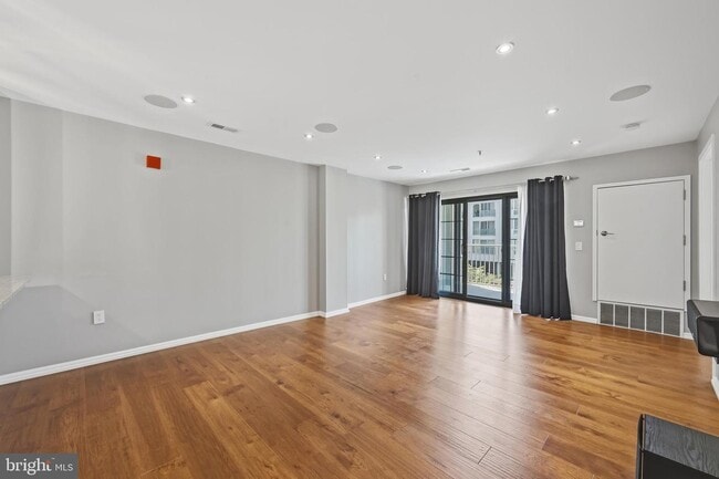 Photo - 2 Leverington Ave Unit 21