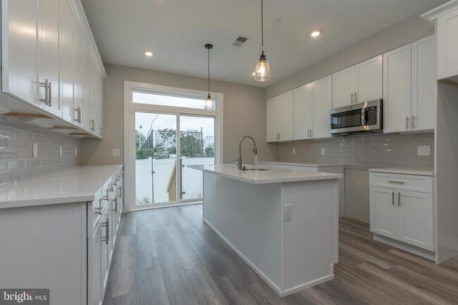 Building Photo - 138 W Huntingdon St Unit 1 Rental