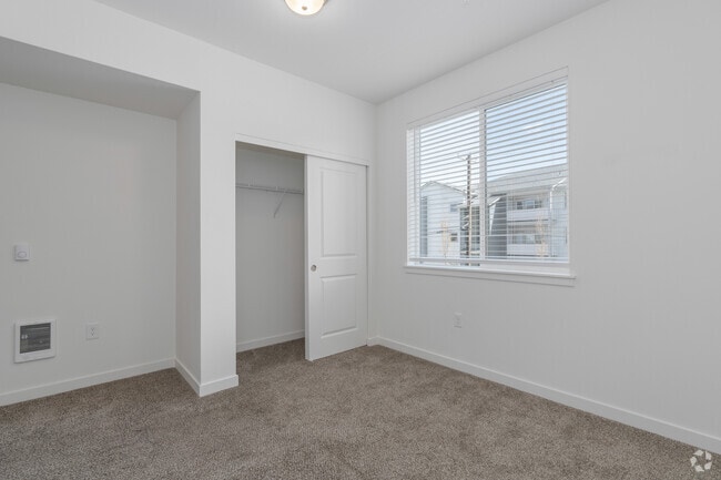 2BR, 2BA - 1,012SF - Secondary Bedroom