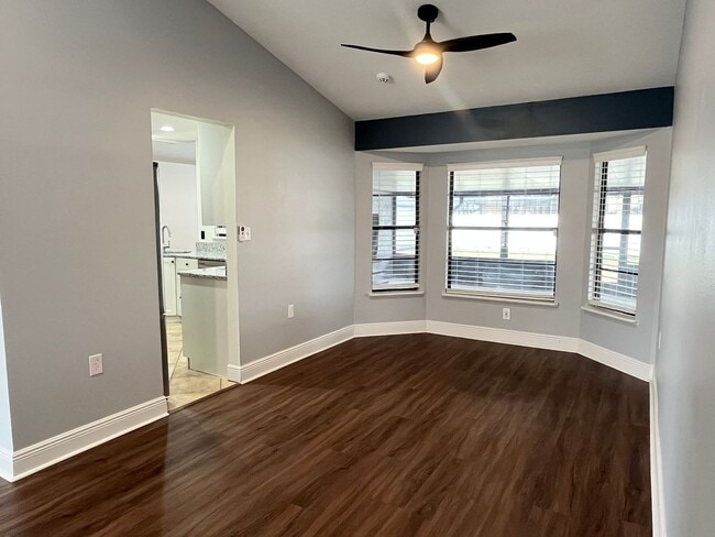 Photo - 947 Wages Way