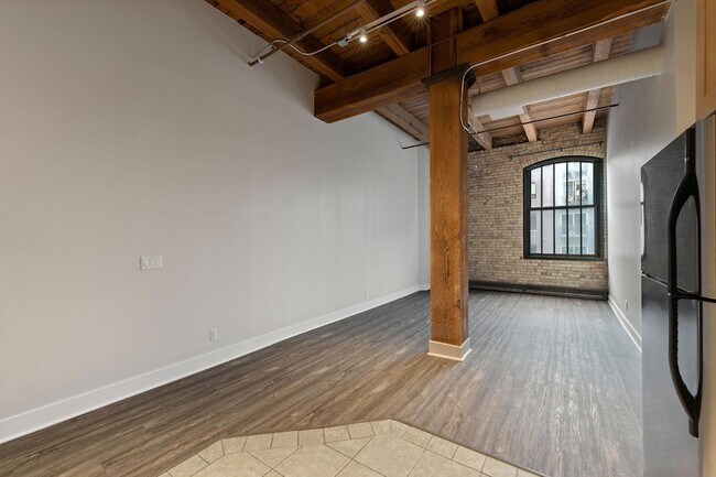 Photo - 400 N 1st St