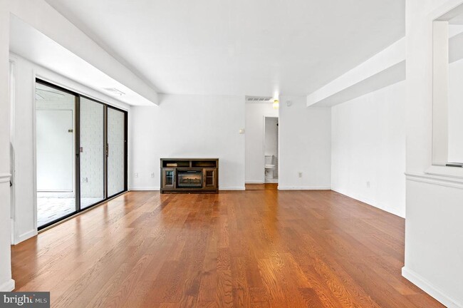 Building Photo - 5482 Cedar Ln Unit A-4