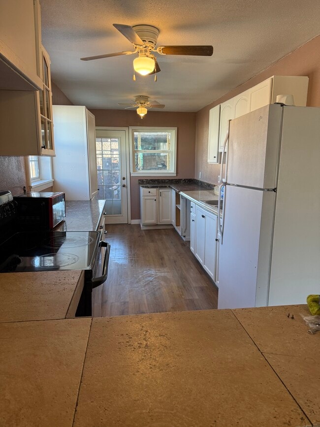 Building Photo - 2116 N Riverside Dr Unit 2 Bedroom Condo