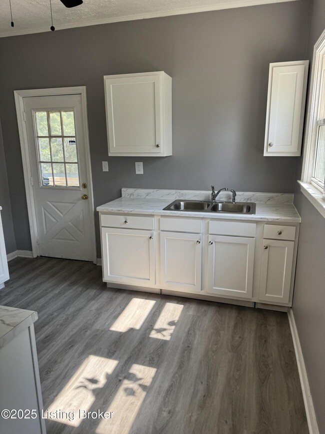 Photo - 111 N 43rd St