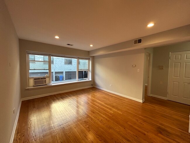 Photo - 6535 N Mozart St Unit 1R