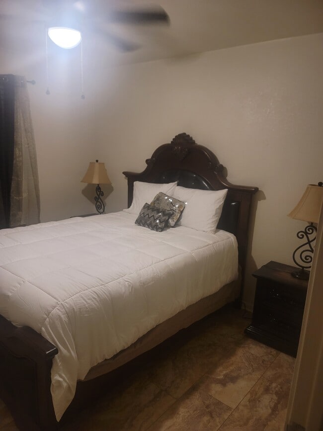 Photo - 900 Yi Dr Unit Side B