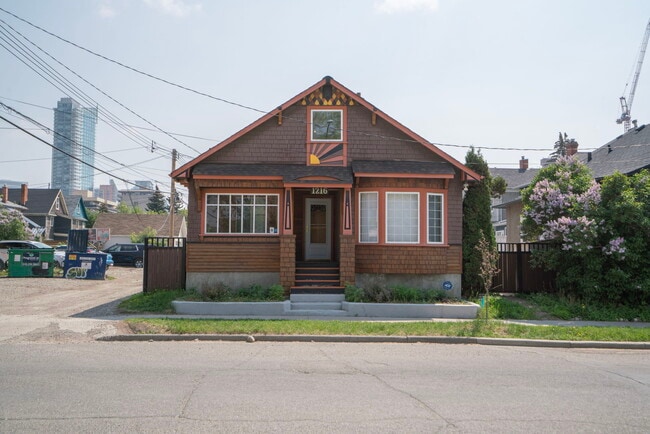 Photo - 1216-1215 15 St SW