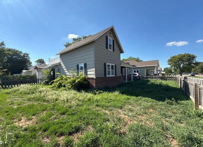 Photo - **Move in Ready** 3 bedroom close to downtown!