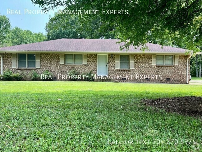 Building Photo - 8001 Linda Lake Dr Rental
