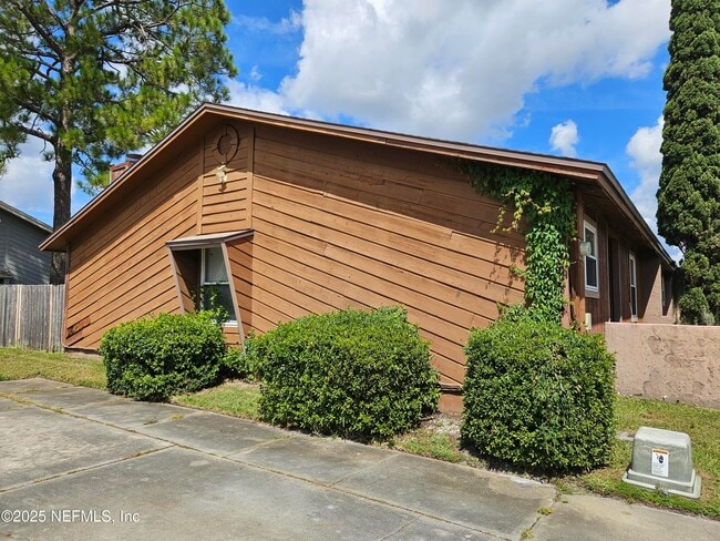 Building Photo - 1456 Gifford Ave Unit A Rental