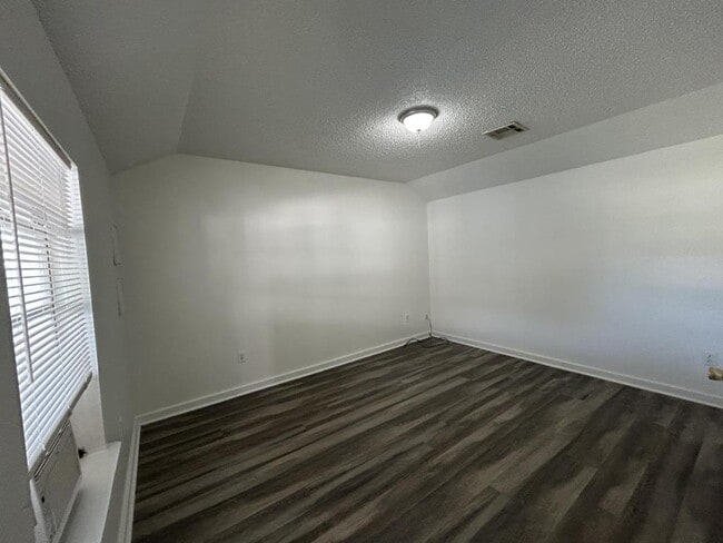 Photo - 1528 Avenue A