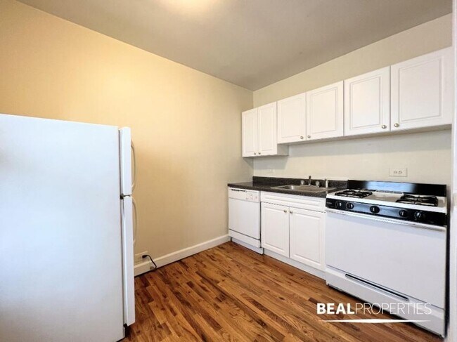 Building Photo - 0 bedroom in CHICAGO IL 60610 Unit 605