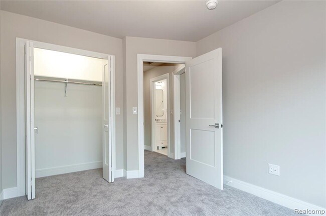 Photo - 212 Innovation Dr