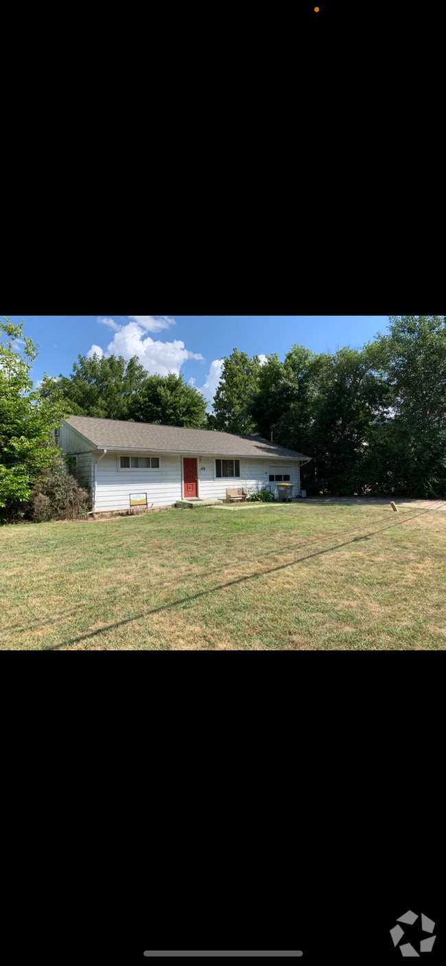 Building Photo - 426 N River Rd Rental