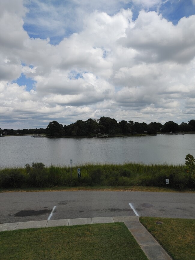 Building Photo - 3837 Beach Ave Unit # 4