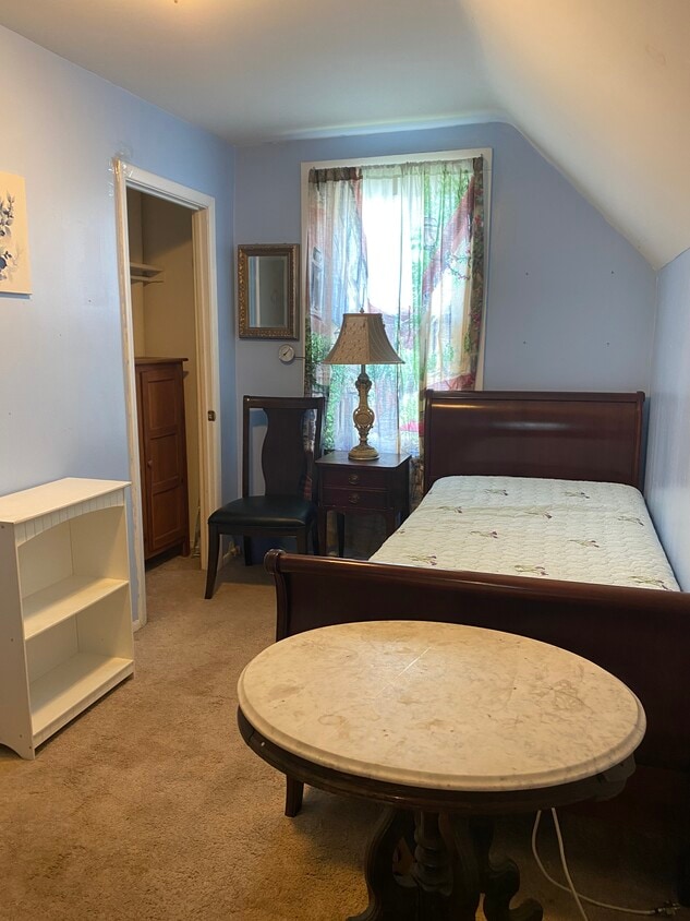 Photo - 24 Linden Pl (Stamford, CT)