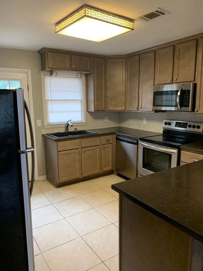 Photo - Cute 2/1 Duplex on Cone St