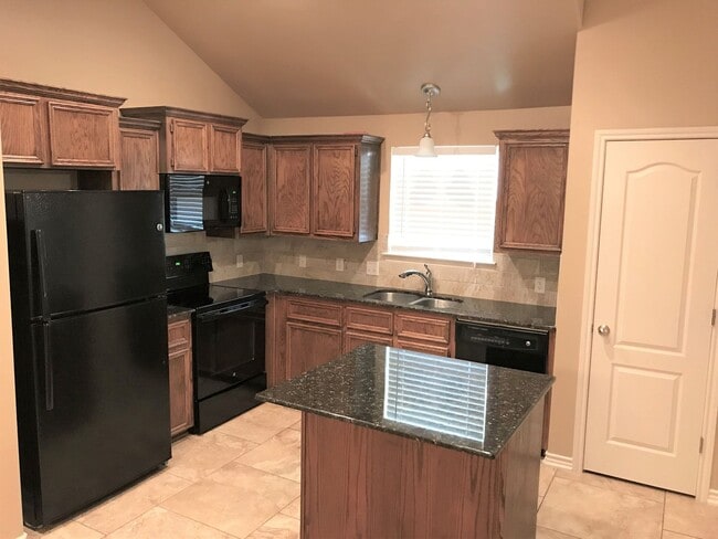 Photo - 2 Bedroom / 2 Bath Duplex off Clear Creek – Killeen, TX