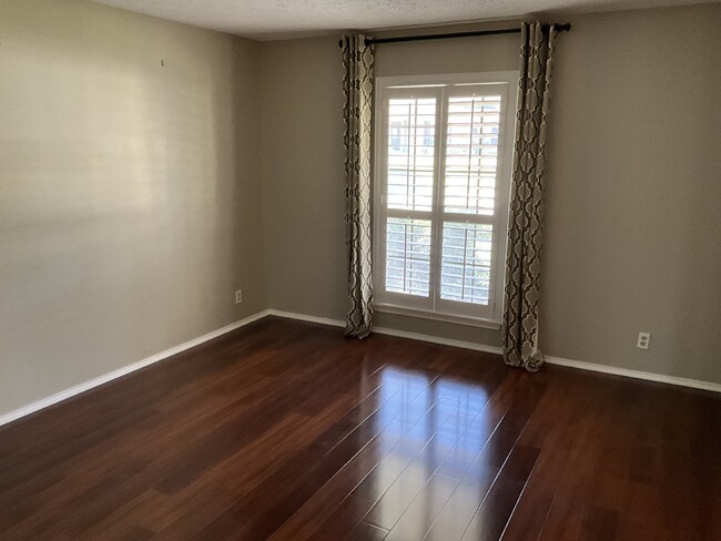 Photo - 129 Splitrock Ln