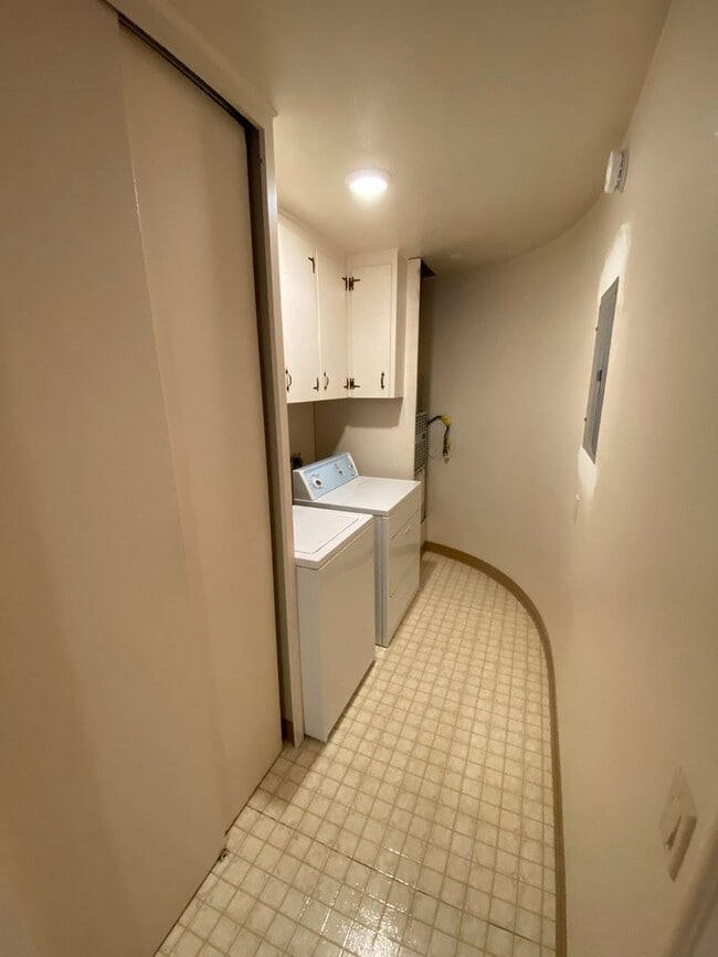 Photo - Sunny Quiet Cul-de-sac home