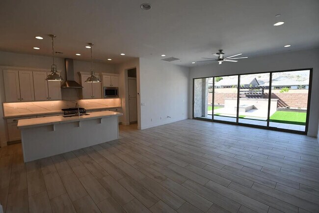 Photo - 820 E Ashurst Dr