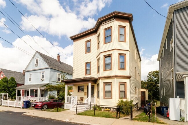 Building Photo - 46 Houghton St Unit 3