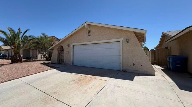 3564 Redwood St