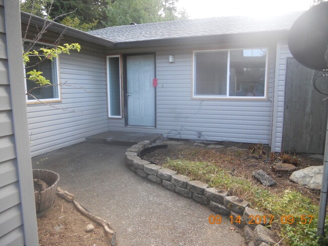 Building Photo - ONE19 Unit 2