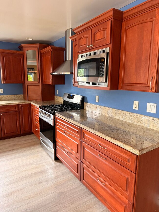 Photo - 941 Faned Way