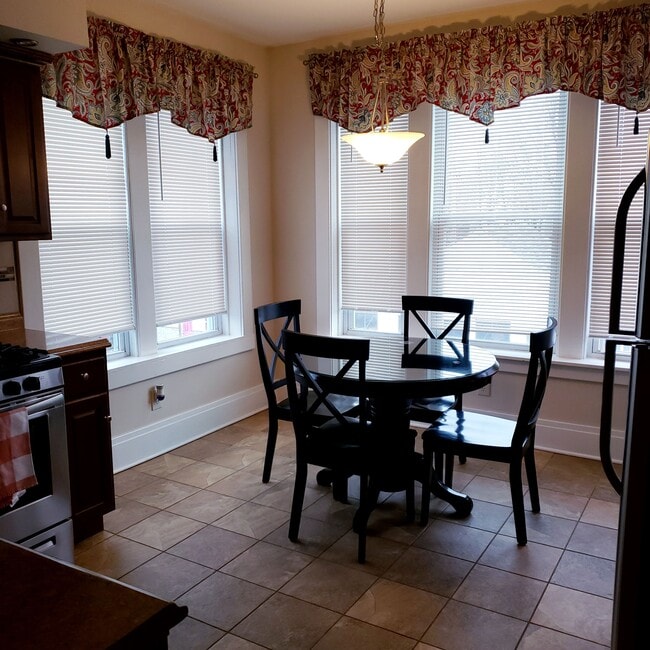 Comer en la cocina - 380 Grant St Unidad 380 Upper Front