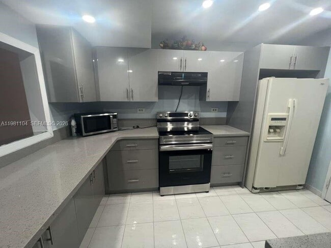 Photo - 800 NE 195th St Unit 501