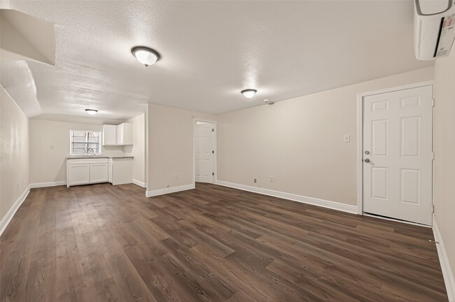 Building Photo - 4901 Stimson St Unit 2