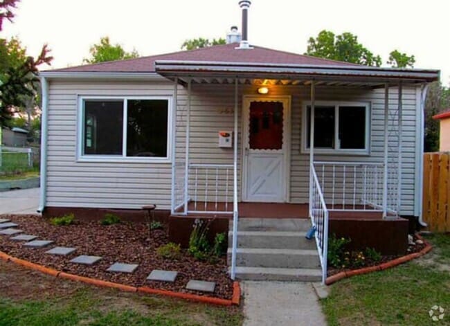 Building Photo - 741 Lewis Ave Rental