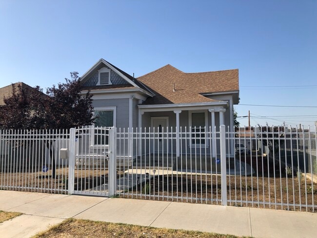 Building Photo - 717 Monterey St