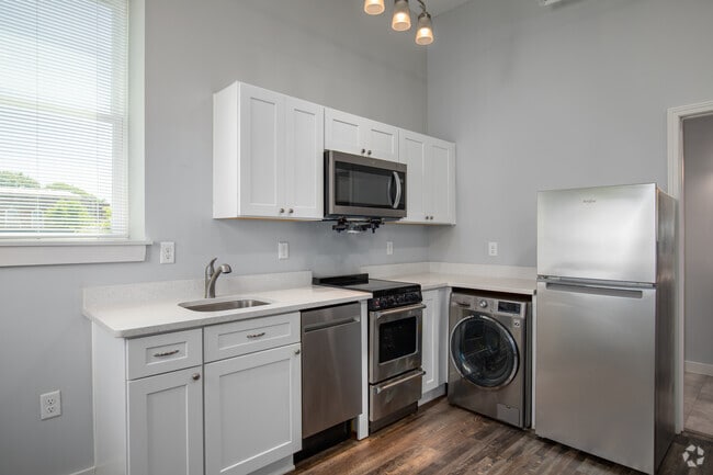 Studio, 1BA - 349SF - Kitchen