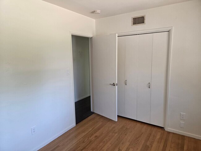 Photo - 4734 Laurelgrove Ave