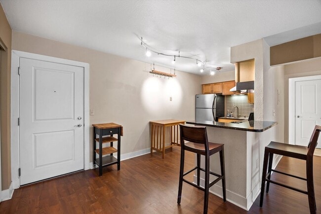 Photo - 2121 N Cambridge Ave
