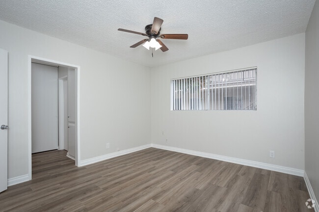 1BR, 1BA - 540SF - Bedroom - 830-842 Elm Ave Apartments