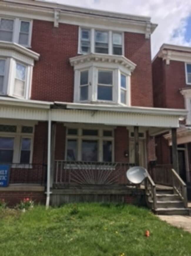 Building Photo - 1st Floor 1 Bedroom Near Fairgrounds, Yard... Rental