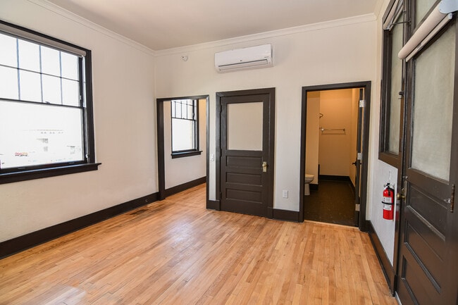 Building Photo - 36 W Main St