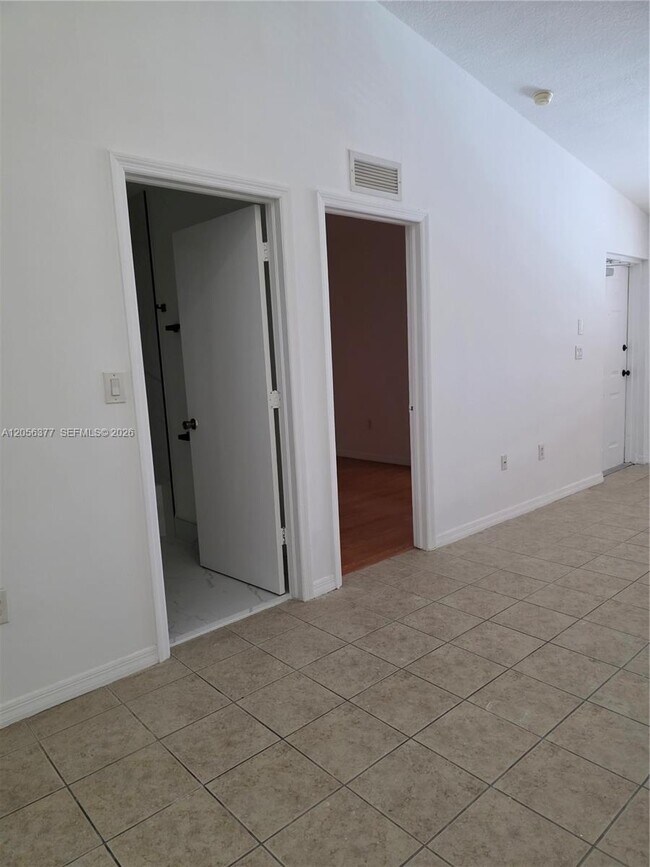 Photo - 3415 NE 9th Dr Unit 202