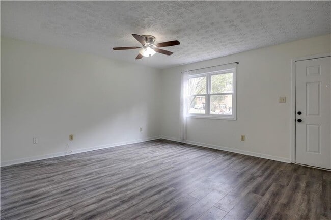 Photo - 304 Lexington Dr