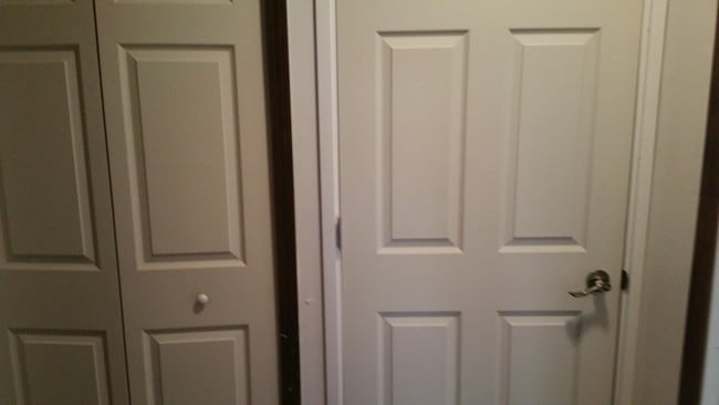 Pasillo de abajo - 2116 Thaler Ave